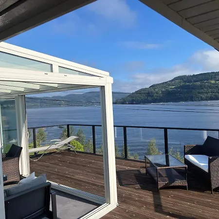 Large House By The Sea Semesterbostad