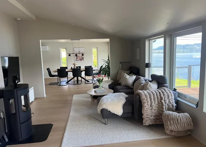 Large House By The Sea *