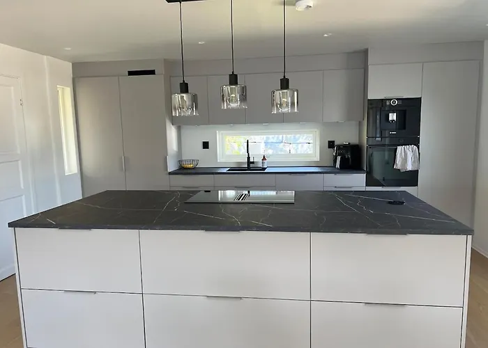 Large House By The Sea Semesterbostad Bergen