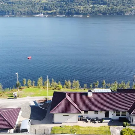 Large House By The Sea Tatil Evi Bergen