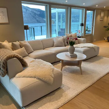 Large House By The Sea Semesterbostad *