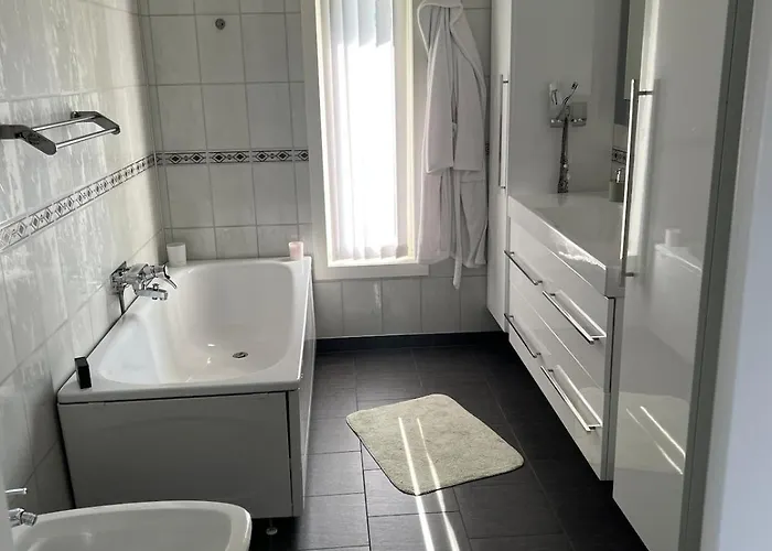 Semesterbostad Large House By The Sea