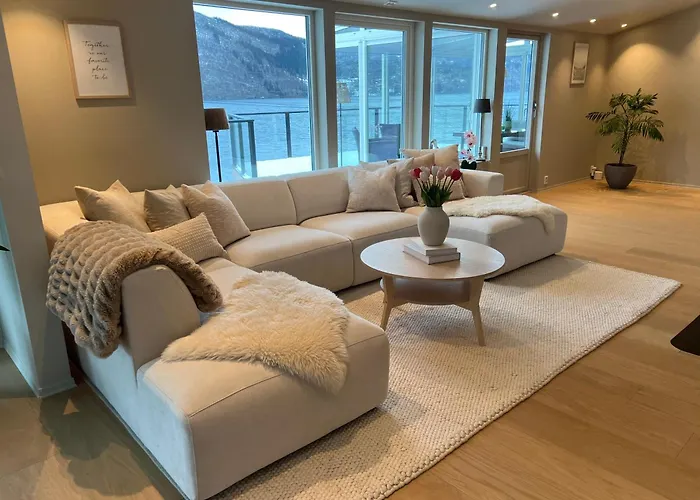 Large House By The Sea Semesterbostad *