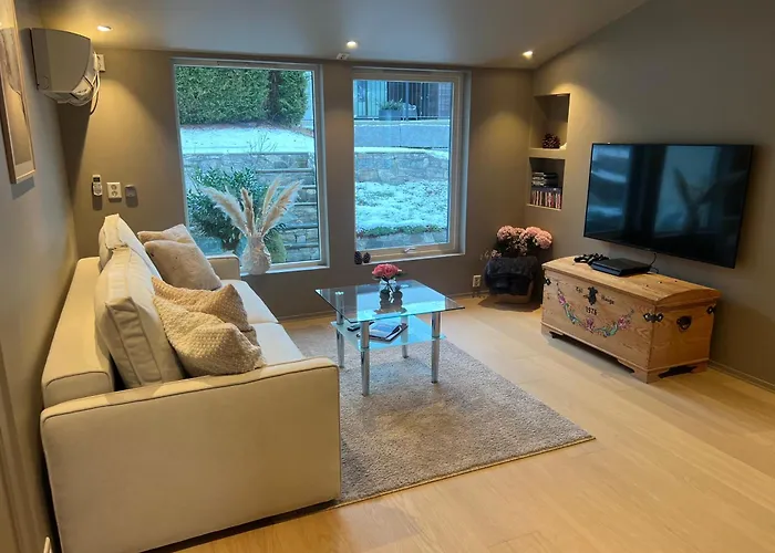 Large House By The Sea Semesterbostad Bergen